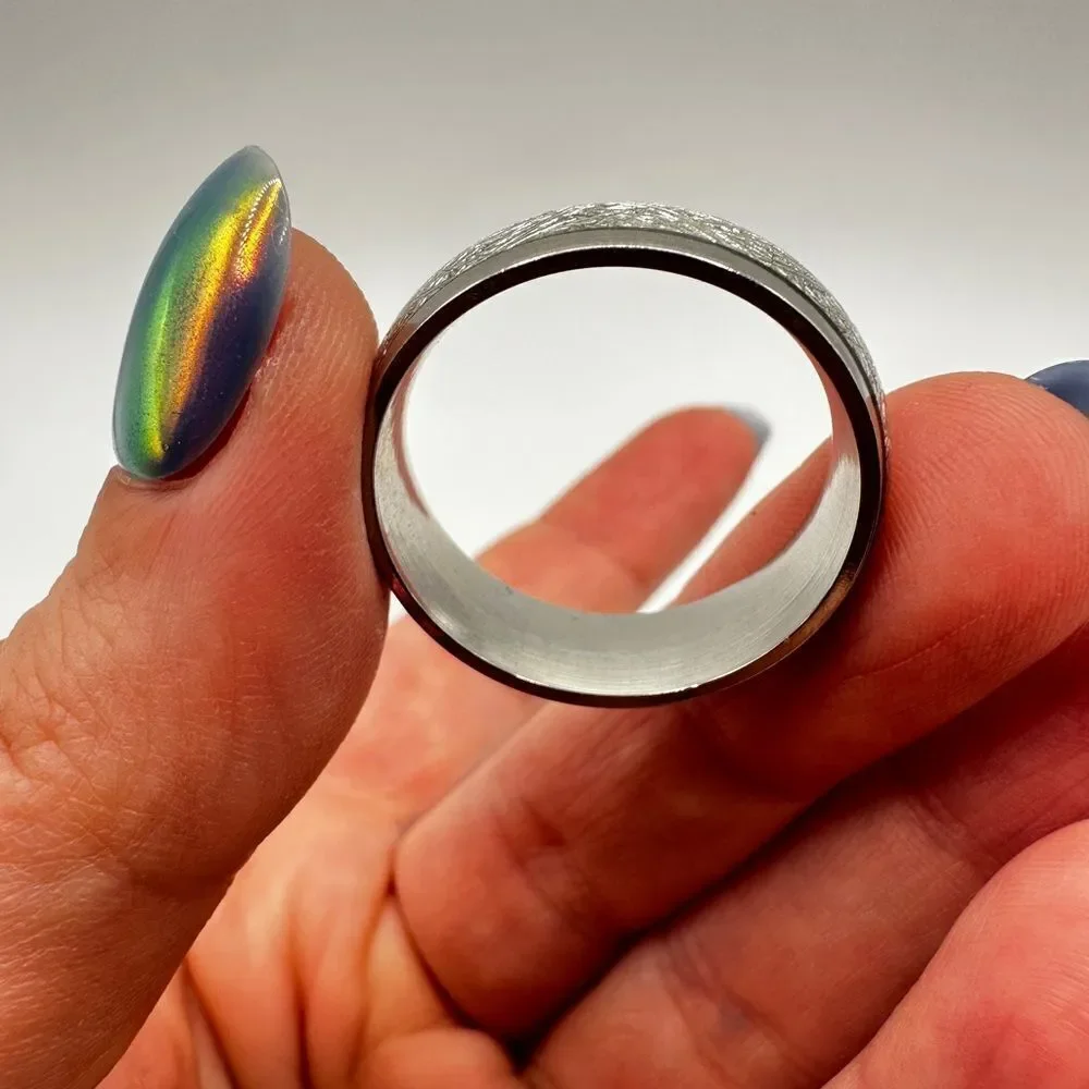 Size 13, Men's silver tone metal ring with resin/high shine‎ silver scroll work!